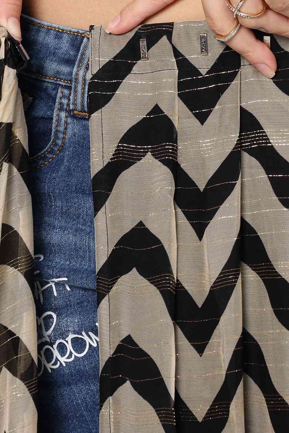 Maya Cream & Black Zigzag Georgette Ready2Ship One Minute Saree