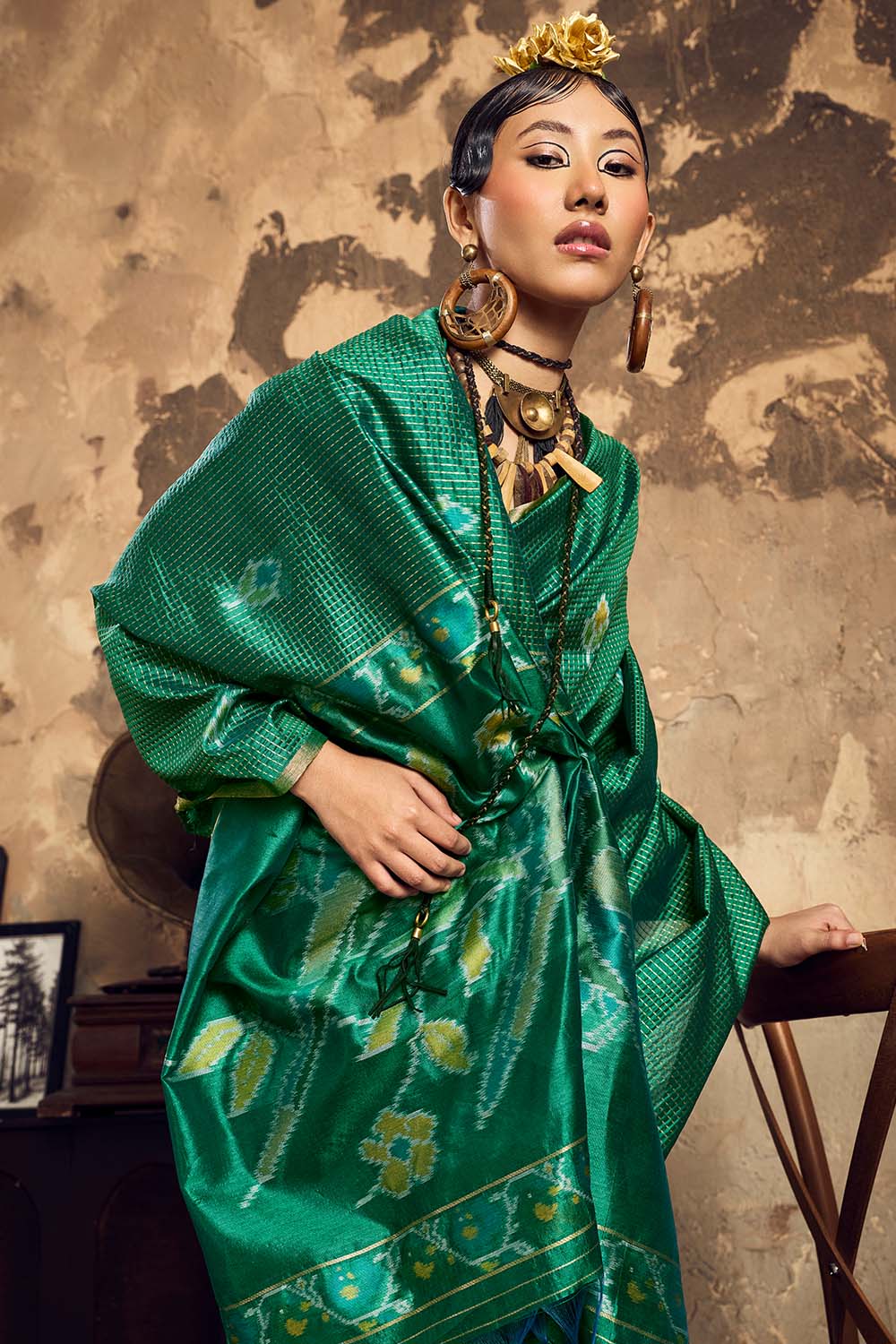 Dosia Emerald Green Handloom Weaving Silk Saree with Zari Border Ready to Wear Saree
