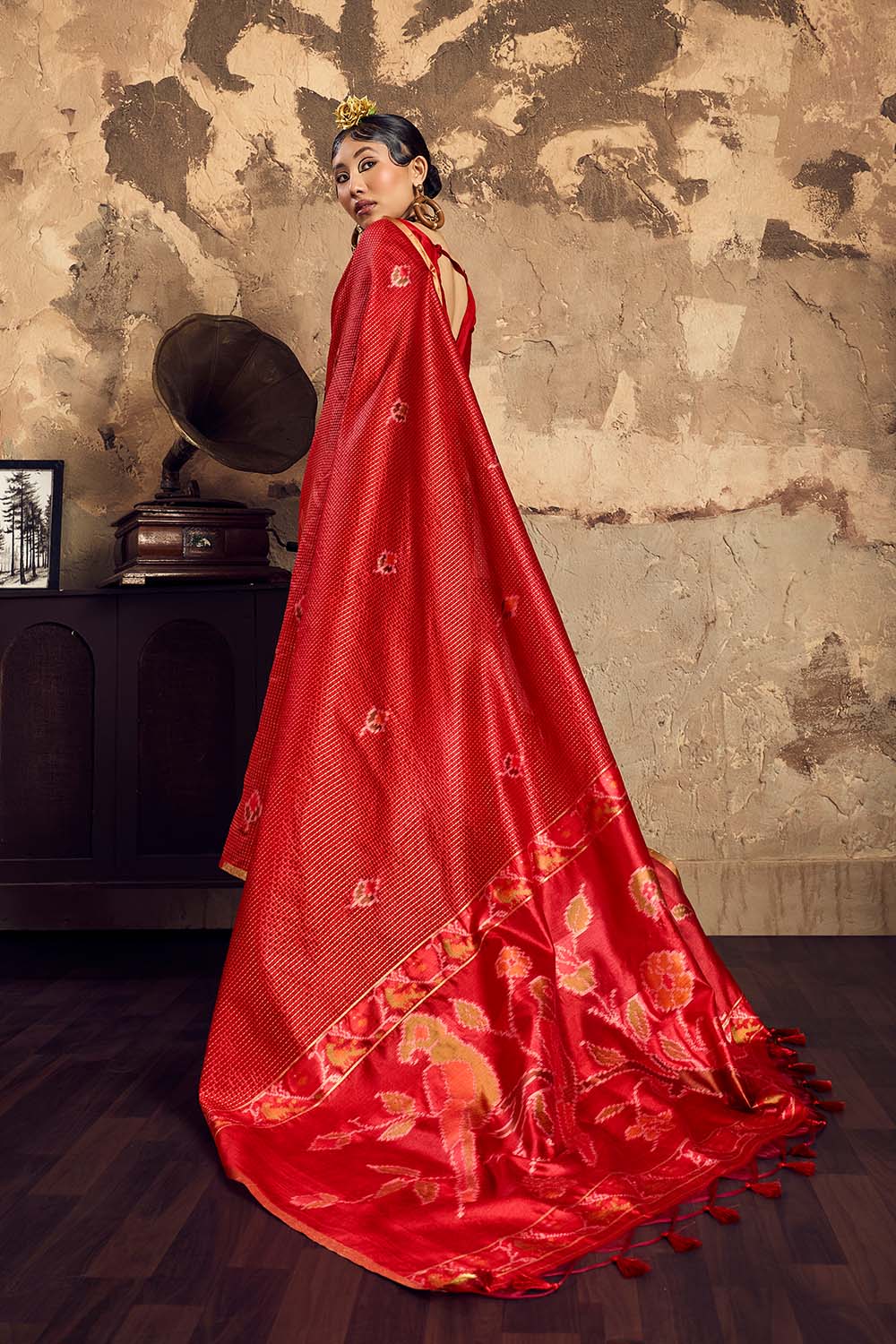 Dosia Classic Red Handloom Weaving Silk Saree with Zari Border Ready to Wear Saree