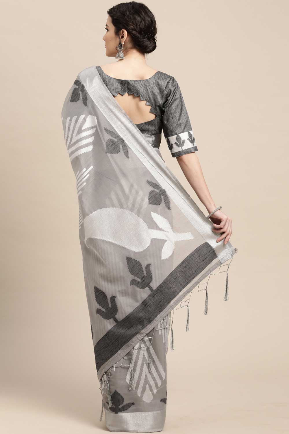 Buy Cotton Blend Geometric Design Saree in Grey Online - Back