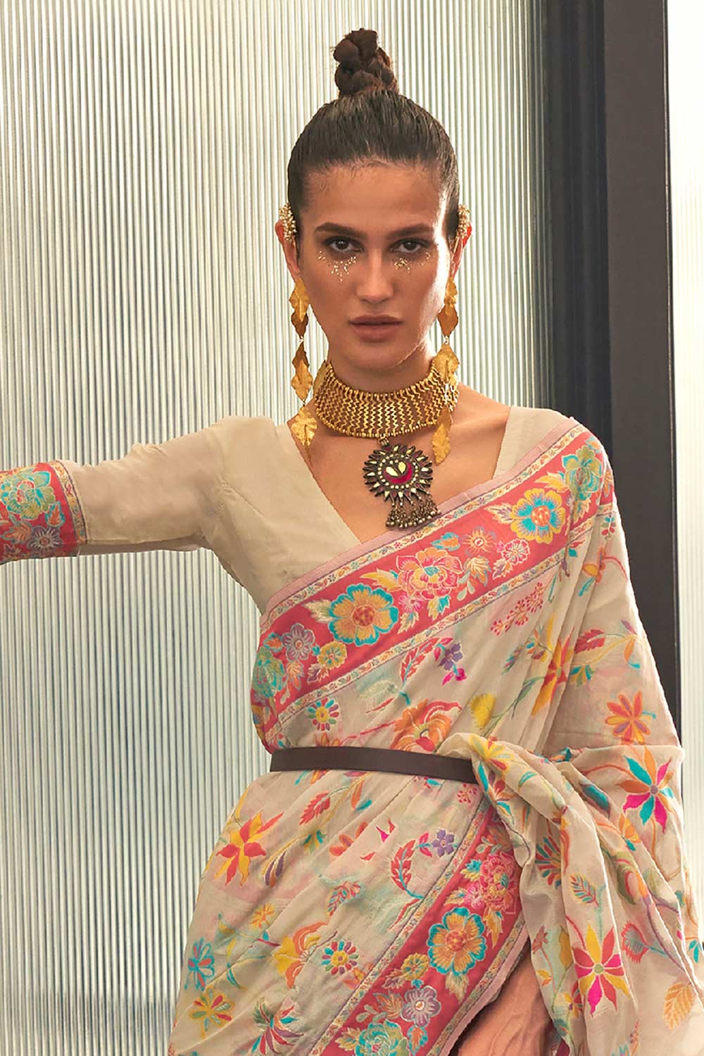 Buy Cream Art Silk Botanical Design One Minute Saree Online - Front