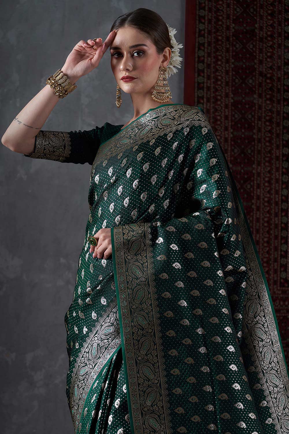Priya Dark Green Silk Blend Banarasi Ethnic Motif Saree
