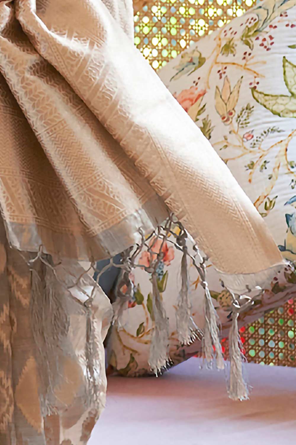 Buy Off White Tissue Geometric Design One Minute Saree Online - Side