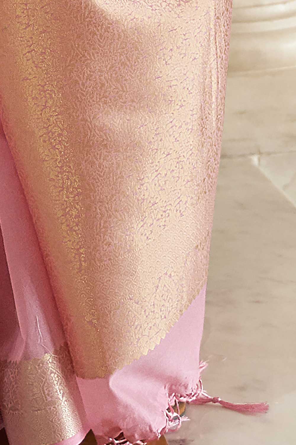 Yana Silk Blend Pink Woven Design Handloom One Minute Saree