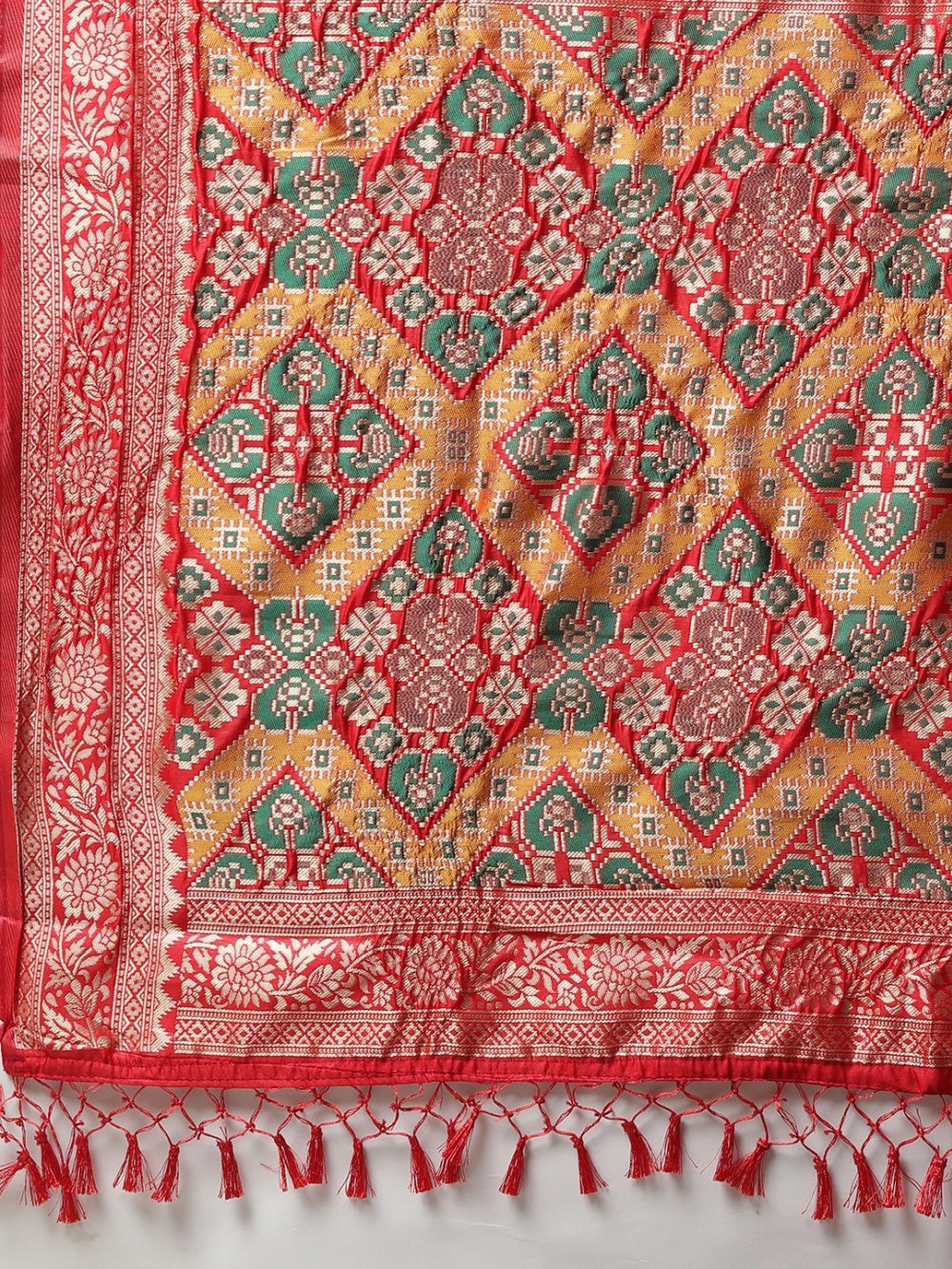 Drishti Red Silk Blend Dharmavaram Geometric One Minute Saree