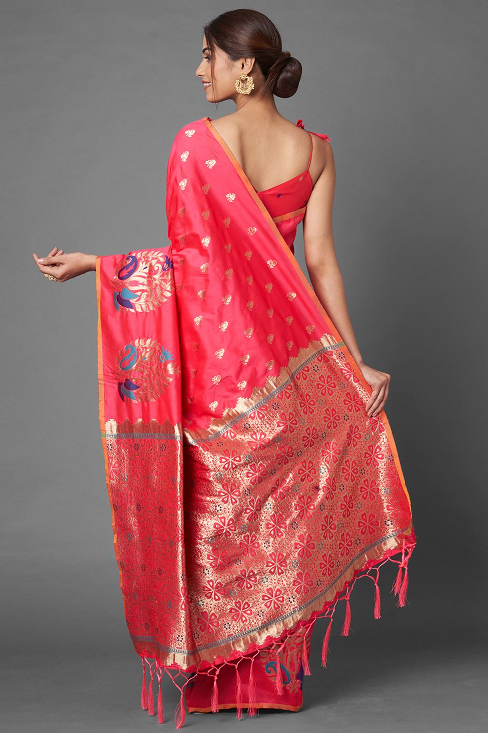 How to wear a saree
