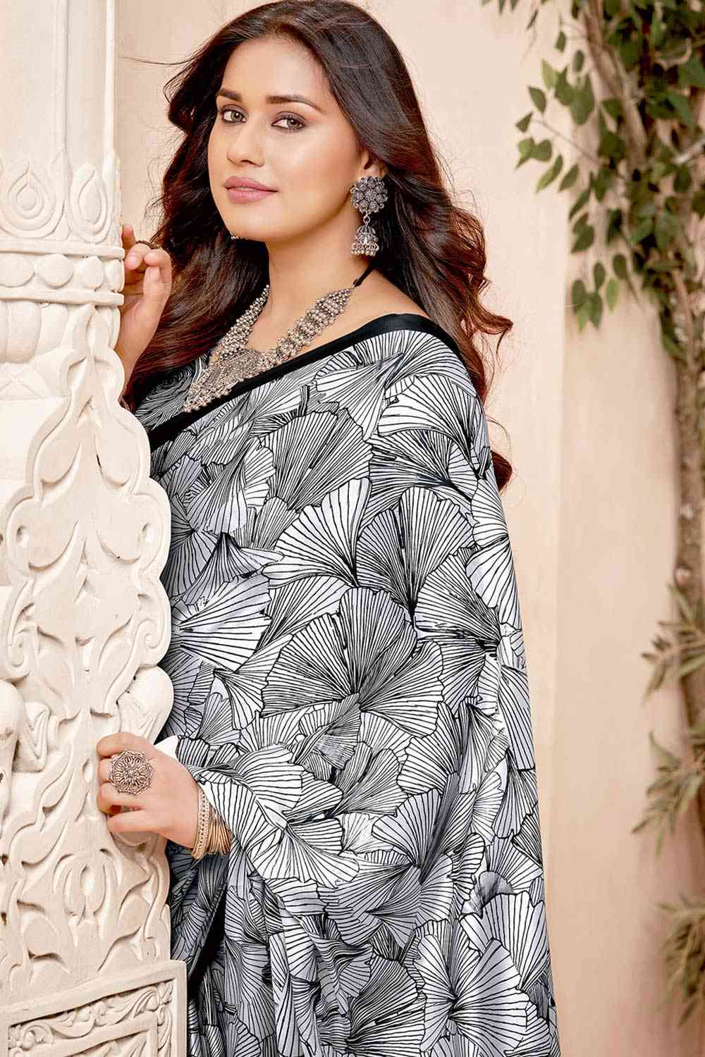 Buy White Crepe Abstract Print One Minute Saree Online - Front